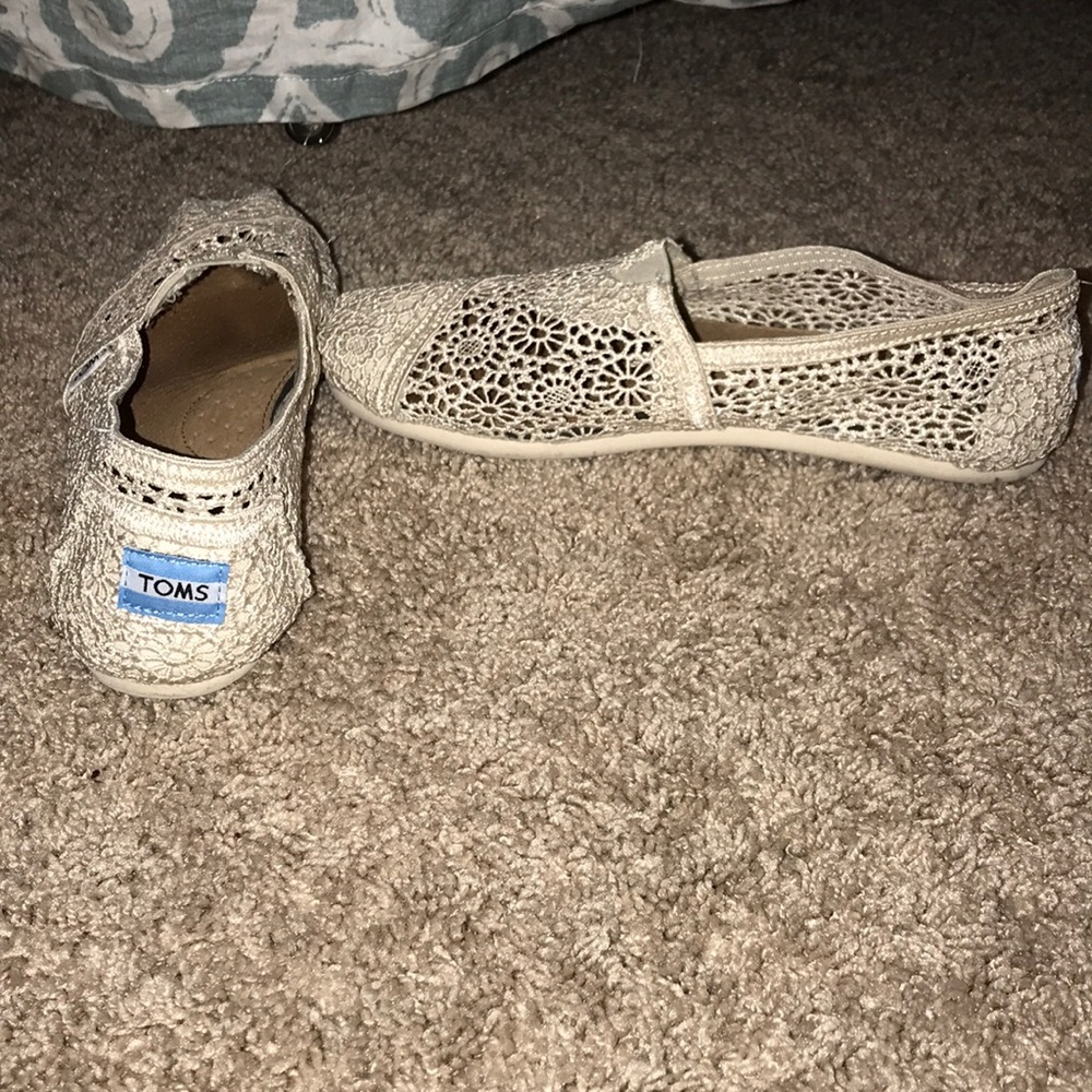 Toms cream lace shoes!